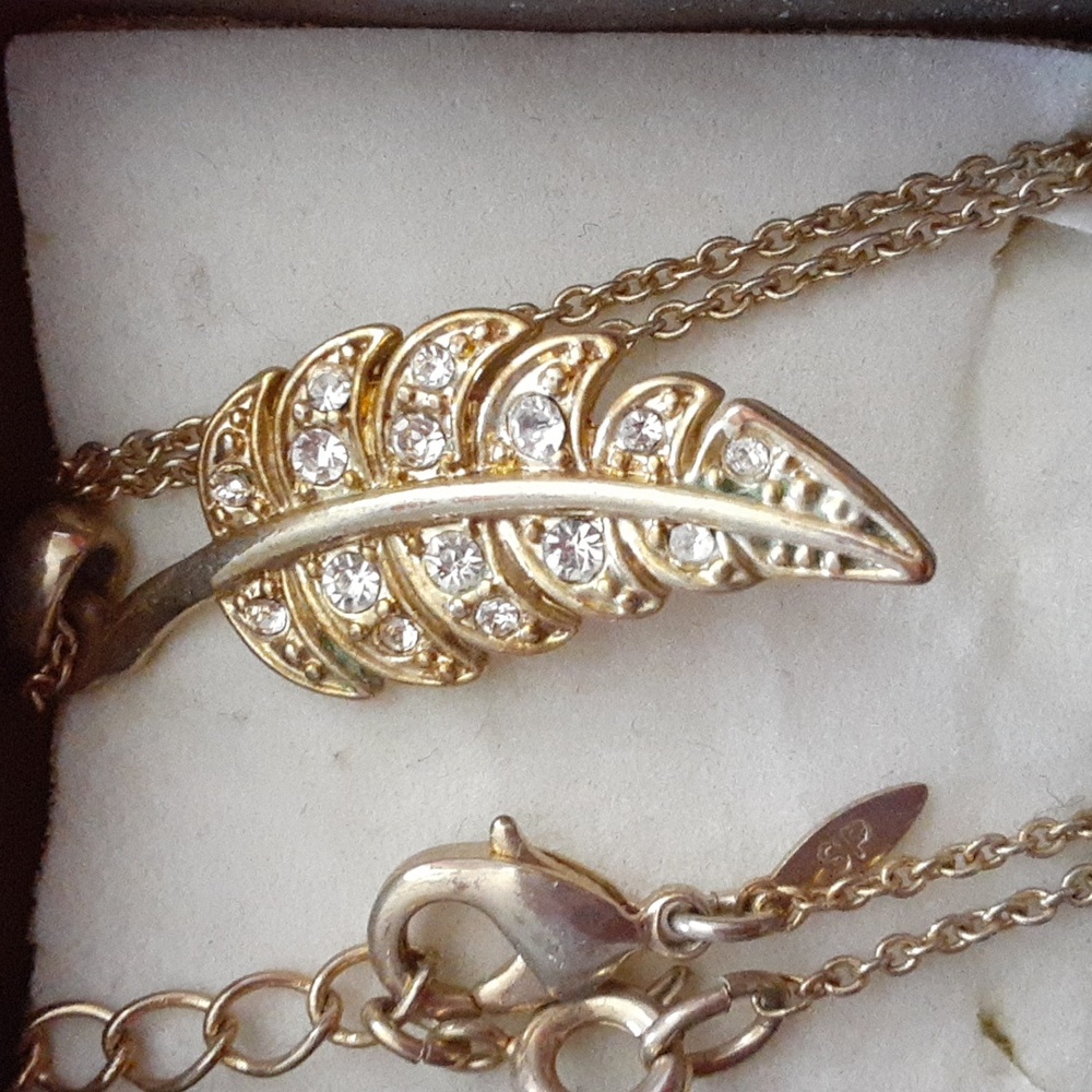 Avon Leaf Pendant on Matching Chain